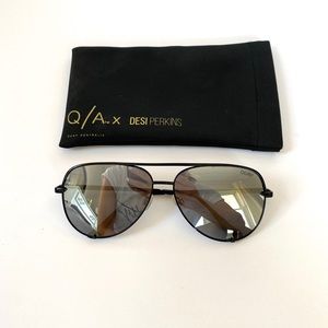 QUAY X Desi High Key Sunglasses - Black/Silver